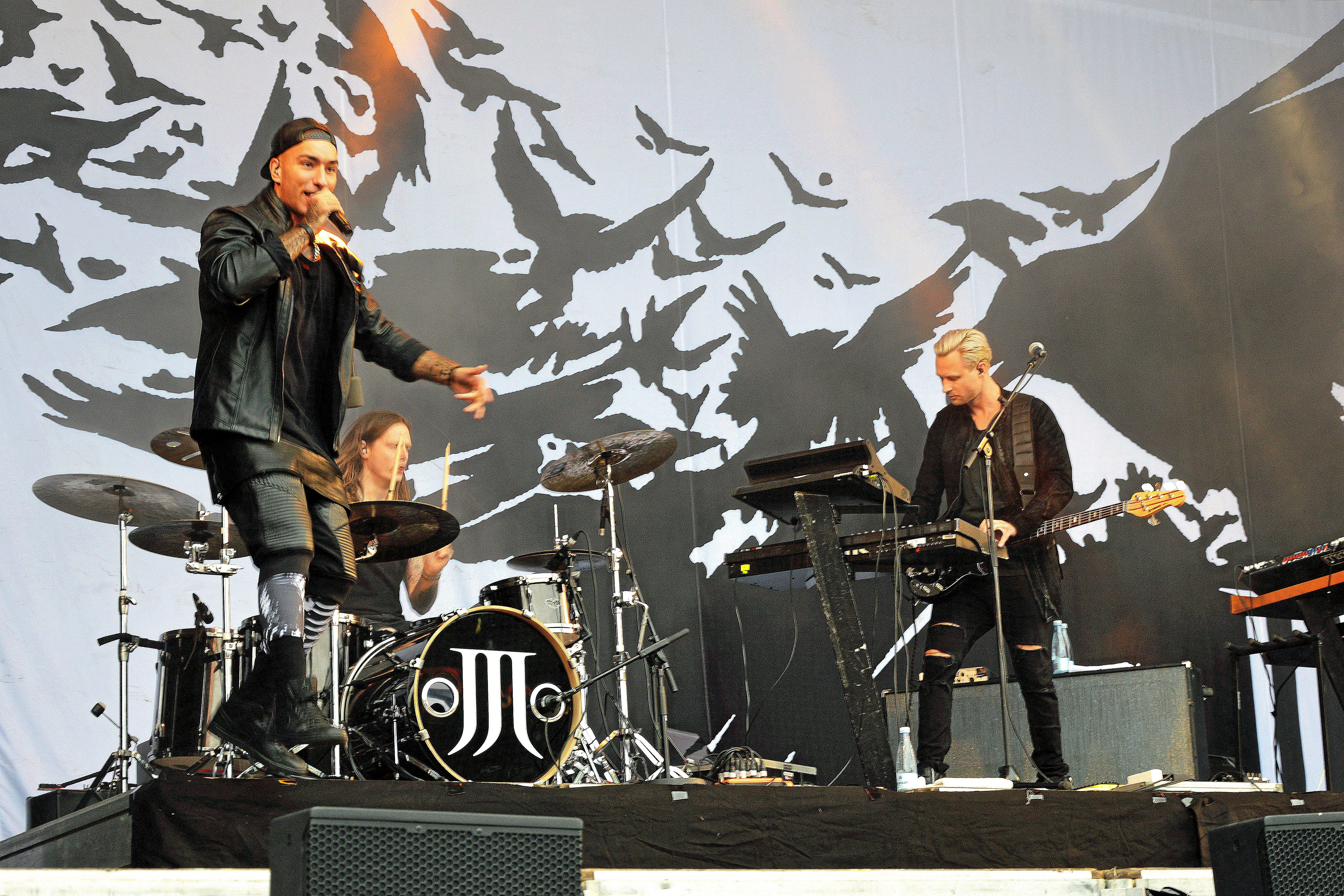 Joey Moe udgiver en ny fotobog, der viser nye personlige sider af sangeren