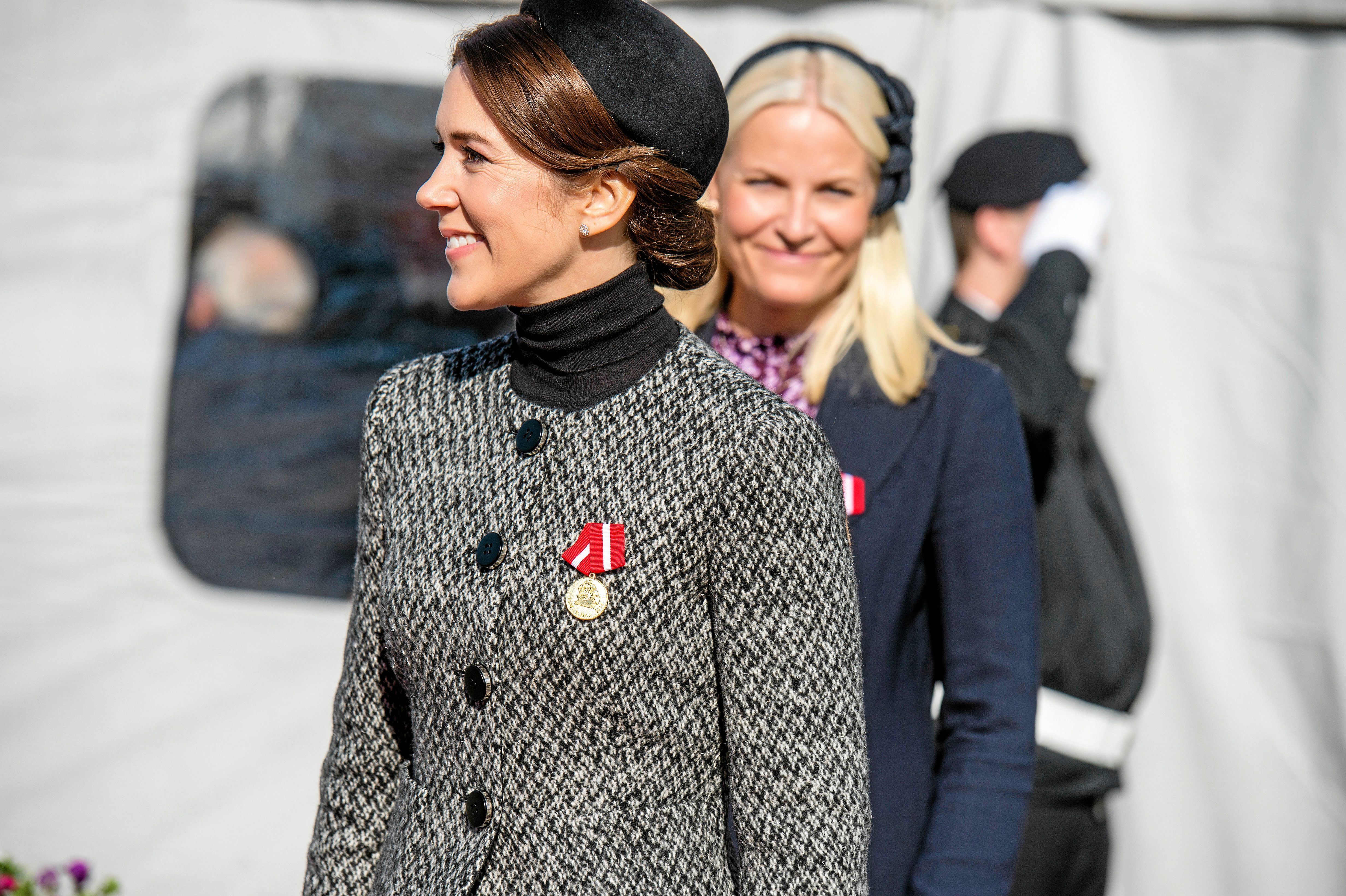 Den får hun nok ikke med hjem på flyet