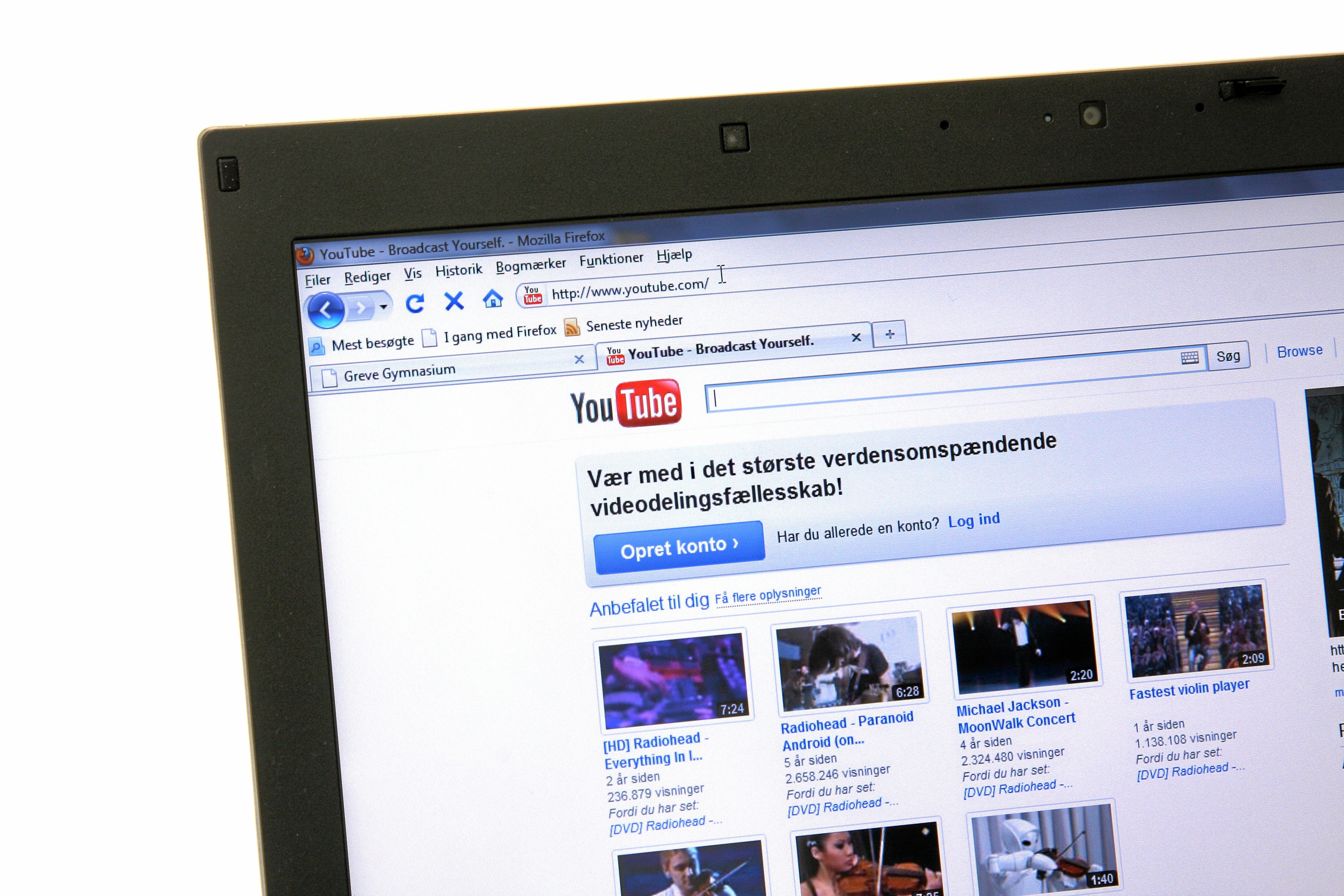 Små reklamer på seks sekunder, som ikke kan skippes, bliver fra starten af næste måned indført på YouTube