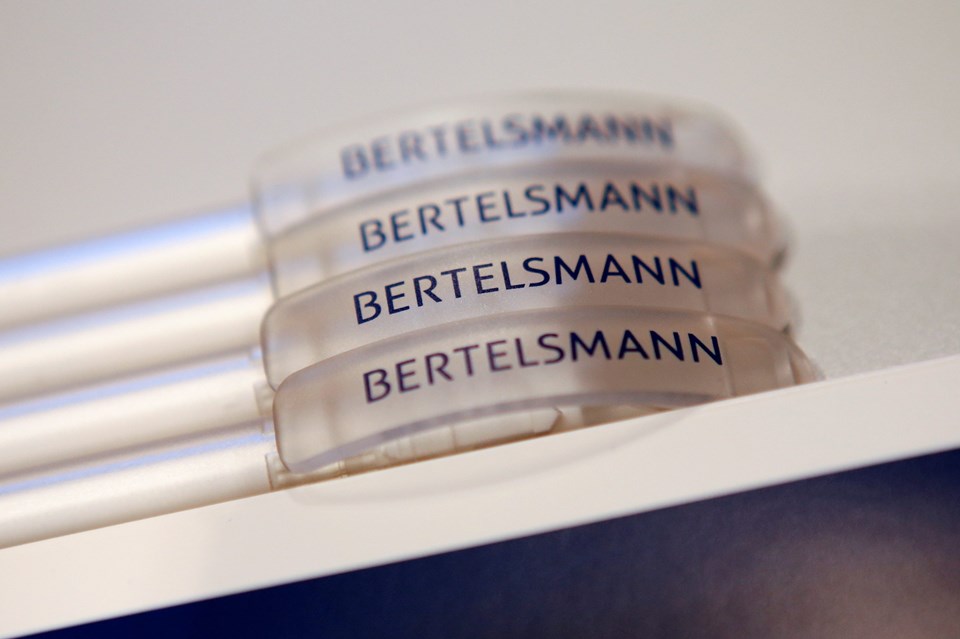 Pencils with the logo of German media group Bertelsmann CEO are seen at the annual news conference Berlin Foto: Reuters/© Fabrizio Bensch / Reuters