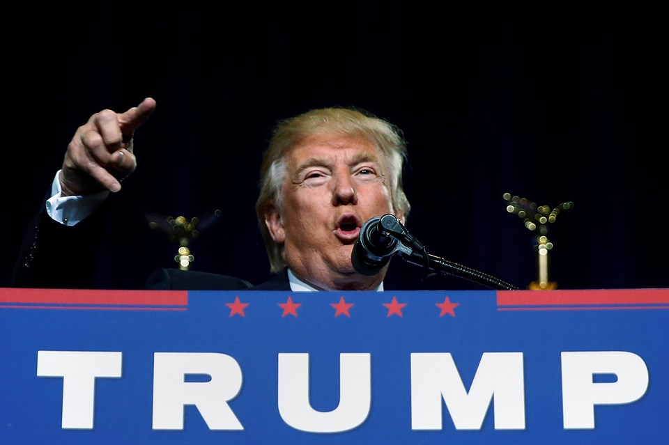 Republican presidential nominee Donald Trump speaks at a campaign rally in Phoenix Foto: Reuters/Carlo Allegri