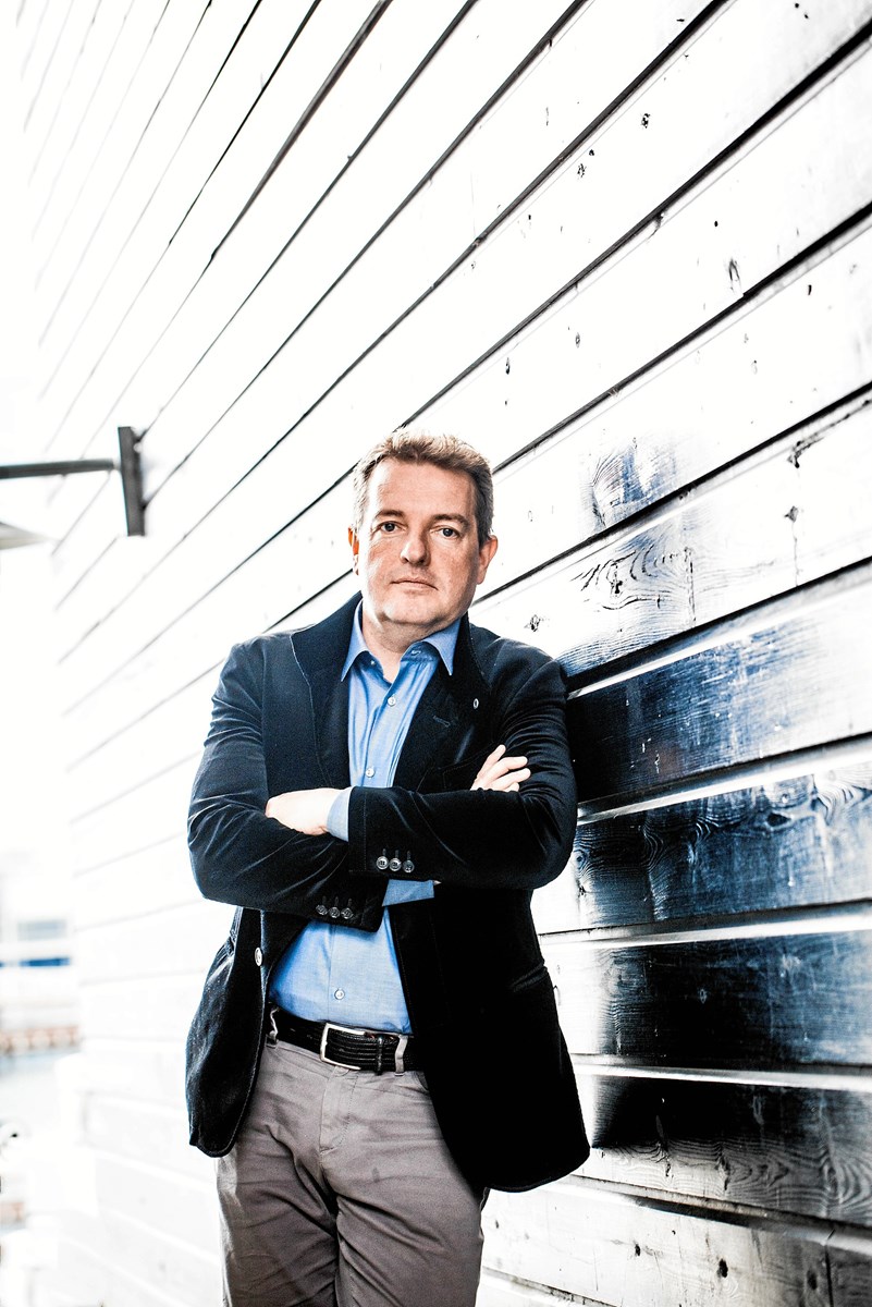 Anders Foghudnævnte i 2001 Jens Rohde som politisk ordfører. Begrundelsen var, at ”Jens Rohde tænker anderledes end os andre”. Et skudsmål Jens Rohde altid har været glad for, men han erkender også, at han i perioden som politisk ordfører var en benhård magtpolitiker. Bine Madsen og Carsten Lauridsen (foto)