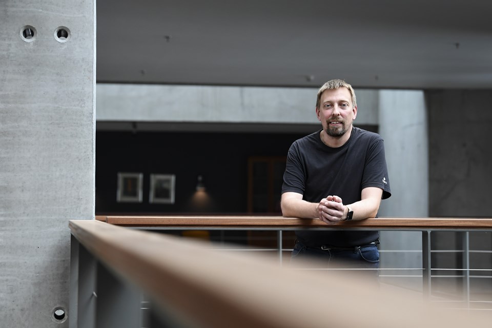 Kristian Rasmussen tog med, da hans job i SKAT flyttede fra København til Aalborg. Han har nu boet i byen i syv måneder. Foto: Mette Nielsen Anna Bech Sørensen og Mette Nielsen (foto)