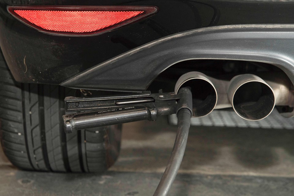 FDM vil foreløbig ikke anbefale danske bilejere at tage imod et tilbud fra bilproducenter, der lover lavere NOx-udledning. Kun hvis de kan få en garanti fra bilproducenterne mod forringelser af bilens køreevne. Foto: Scanpix/Thomas Kienzle/arkiv Christian Grunert Rantorp