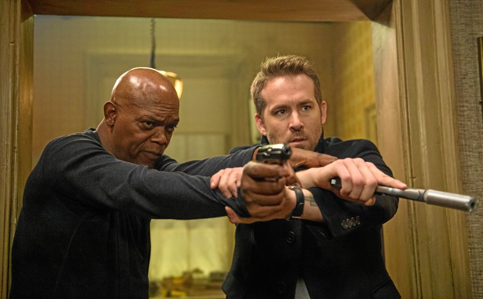 Samuel L. Jackson (tv) og Ryan Reynolds er særdeles charmerende i deres roller som henholdsvis lejemorderen Darius Kincaid og bodyguarden Michael Bryce. Still Dorrit Gap Jensen