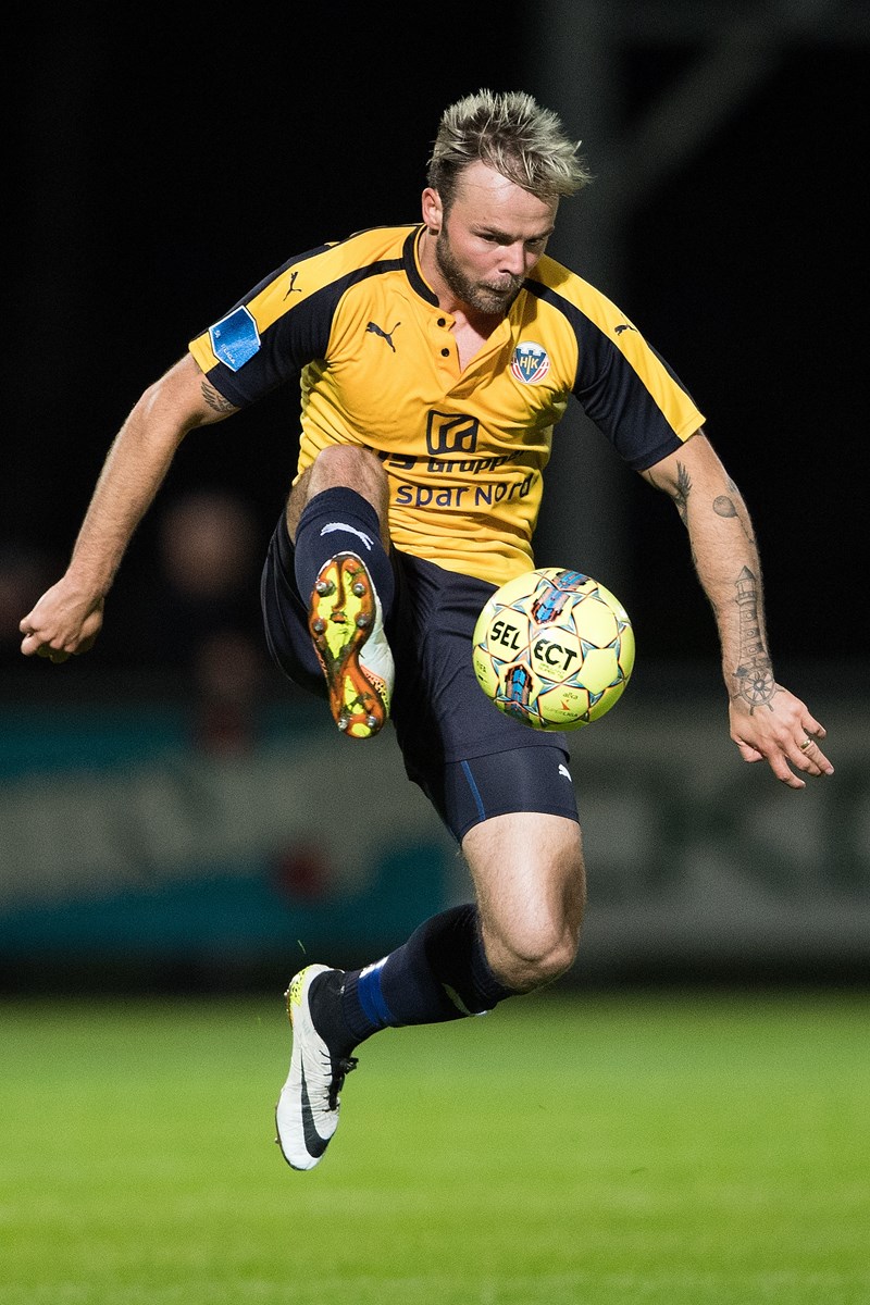 Nicholas Gotfredsen leverer forrygende som garderingsspiller med stort offensivt pondus. Søren Olsson og Henrik Bo (foto)