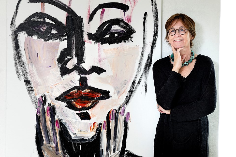 Ninni Lodahl Gjessing maler både portrætter af jazzmusikere, balletdansere, tangodansere og mere ukendte skikkelser. Nogle af ansigterne fik hun inspiration til på en rejse til Chile. - På museet for erindring og menneskerettigheder i Santiago blev jeg fascineret af historierne om de mennesker, der måtte flygte under krigen, og hvordan folket forsøgte at komme tilbage til deres land og deres liv. Line Lykkegaard Skou og Torben Hansen (foto)