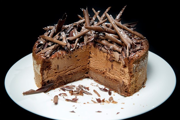 Michel Michaud er manden, der i sin tid indførte chokoladedessertens Rolls Royce - Gâteau Marcel - til Danmark. Sidenhen er kagen blevet vældigt populær - og er blevet udviklet i mange varianter. Nu skal Michaud til at sælge kagen gennem en fransk producent. Arkivfoto: Peter Broen Jakob Kanne Bjerregaard