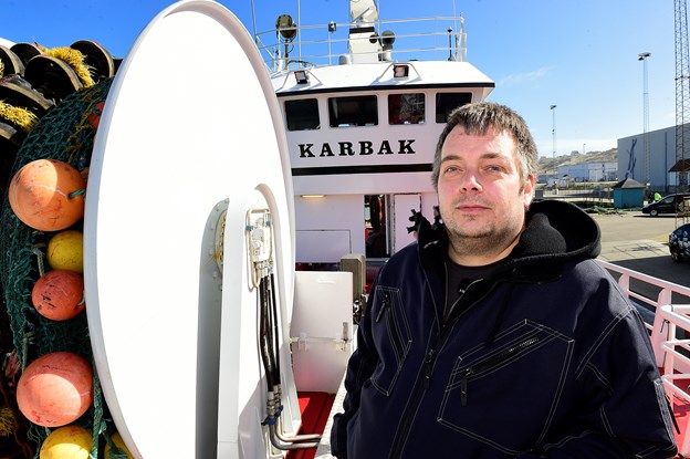 Fiskeskipper Rasmus Hald er både god til at fange fisk og til at fange publikum, når han lægger sine videoer om livet ombord på Hanstholm-trawleren HM 635 ”Karbak” ud på Facebook.Arkivfoto: Ole Iversen Jens Fogh-Andersen