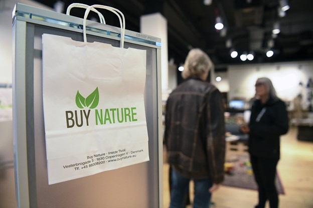BuyNature har holdt Green Friday, hvor priserne blev sat op. Overskuddet doneres til et godt formål. Camilla Gammelgaard og Mette Nielsen (foto)