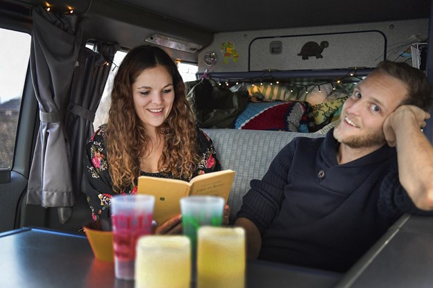 Turtle er dekoreret med lys, blomster og selvfølgelig en masse skildpadder. Camilla Gammelgaard og Michael Koch (foto)