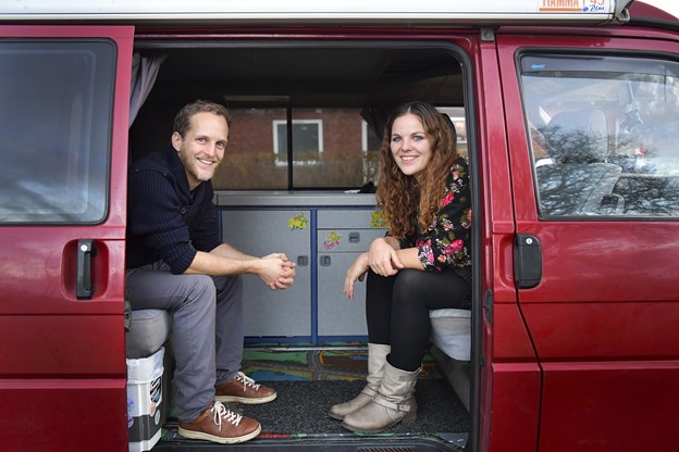 Parret ved endnu ikke, hvor længe de er på farten. Det kan være måneder eller år, fortæller de. Camilla Gammelgaard og Michael Koch (foto)