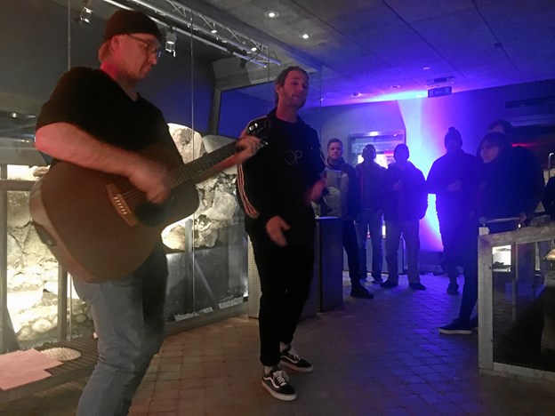 Mund de Carlo gav koncert under jorden. I Gråbrødrekloster Museet. Foto: Radio NORDJYSKE Anders Fuglsang