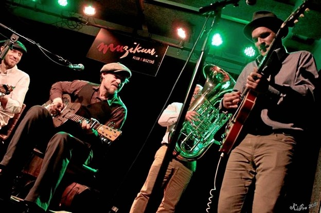 Tim Lothar og band går på scenen i Maskinhallen lørdag aften klokken 20.