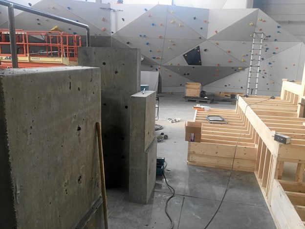 Slutningen af Multitrappen er starten på Parkourbanen, der fortsætter udenfor selve hallen. Foto: Radio NORDJYSKE Anders Fuglsang