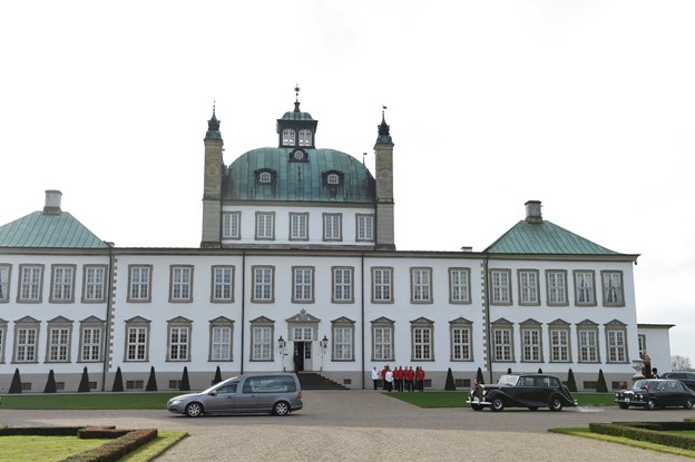 Prins Henriks båre overføres fra Fredensborg Slot til Christian IX”s Palæ, Amalienborg Slot. Foto: Liselotte Sabroe, Scanpix