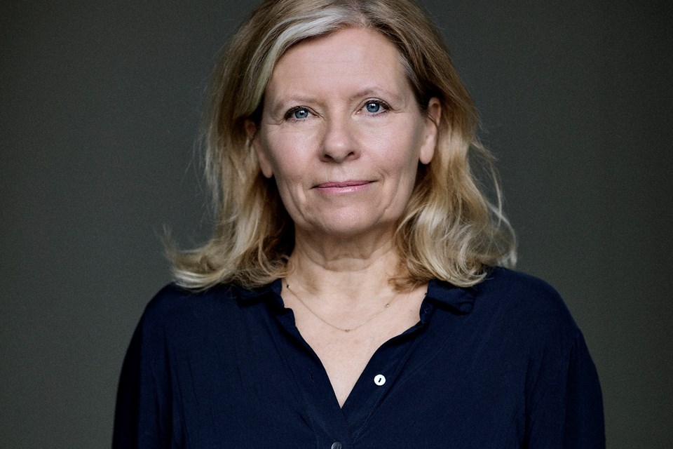 ”Jeg fandt ud af, at jeg selv er mandschauvinist. Hvilket må betyde, at jeg er en feministisk mandschauvinist. Det er den store øjenåbner for mig selv i forbindelse med min bog. Ligestilling er ikke en kamp imellem kønnene. Det er ikke noget, mænd gør over for kvinder. Også kvinder har blinde vinkler i forhold til køn. Hvis vi ikke anerkender dette, kommer vi aldrig videre,” skriver Mette Korsgaard i ”Min uimodståelige mand”. Foto: Simon Klein-Knudsen Berit Holbek Jensen/Dagbladenes Bureau