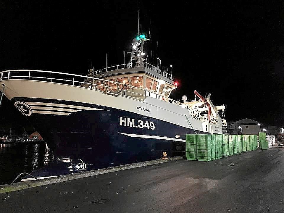 I december 2016 kom den nybyggede, 32 meter lange ”Stefanie” til Hanstholm for første gang. Nu er trawlere solgt til Norge og Hanstholm Havn mister et fartøj, der sidste år landede 1.500 konsumfisk til en værdi af 34 mio. kroner - og er arbejdsplads for 12 mand, som på skift bemander skibet.Arkivfoto: Ole Iversen Jens Fogh-Andersen