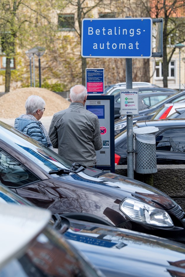 Lukningen af p-pladsen sker som en del af det store arbejde med at forskønne og nyetablere omkring ved Budolfi Plads. Katrine Schousboe og Henrik Bo (foto)