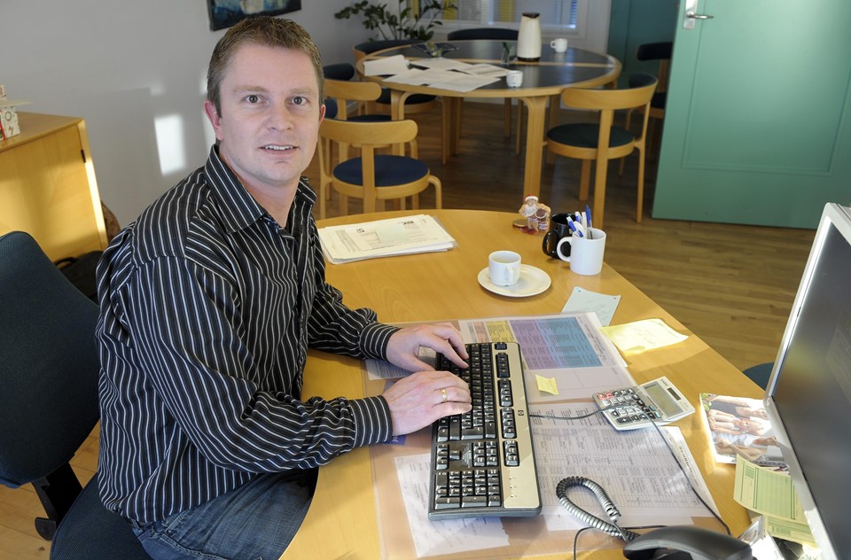 - Vi kan i hvert fald konstatere, at der er hårdt brug for alle de pladser, vi har. Hver dag må vi afvise mennesker, der har brug for et sted som vores. En typisk dag må vi sige nej mellem tre og seks gange. Vi forsøger selvfølgelig at hjælpe dem videre, men nogle gange er det nogle rigtig triste beskeder, vi må give dem, fordi vi ved, at der også er optaget andre steder, siger Lars Thidemann Jensen, som er leder af Blå Kors Hjemmet i Hobro. Arkivfoto: Michael Bygballe. Anders Sønderup