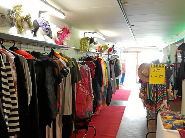 Der er kostumer til enhver smag i den nye pop up butik i Nørregade. Foto: Karnevalseksperten Camilla Gammelgaard