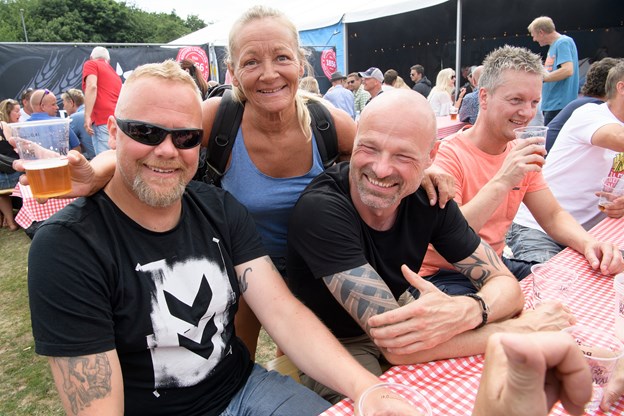 - Det er hyggen og snakken med alle vennerne mere end musikken, siger Kim Nielsen (th). Hans Christensen