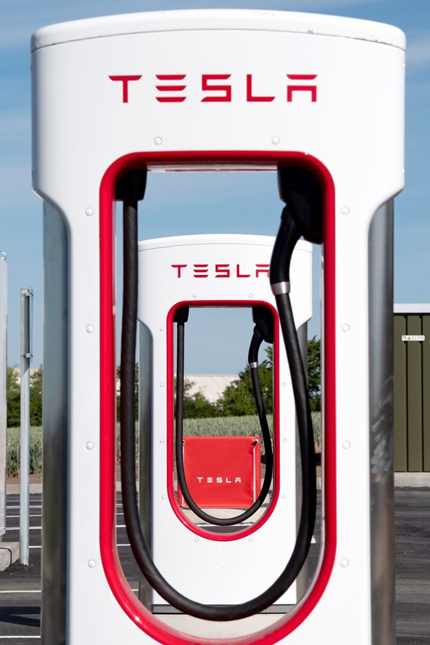 Selve opladningen af en Tesla elbil tager blot omkring 30 minutter. Foto: Henrik Bo Ole Jensen og Henrik Bo (foto)