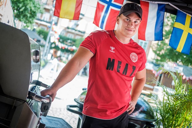 Meat bakker op om VM fanzonen, og det kan også ses på tøjet. Camilla Gammelgaard og Lasse Sand (foto)