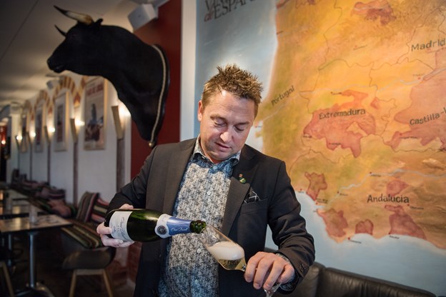 Der var ikke nogen, der rigtigt troede på en vinbar i Aalborg, men de har måtte trække deres skepsis tilbage, konstaterer Kristian Ishøy. Anne Helene Kahr Thomsen og Hans Ravn (foto)