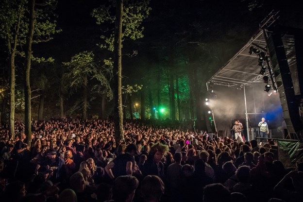 Reservatet var helt tæt pakket til nattens koncert. Camilla Gammelgaard og Martin Damgård (foto)
