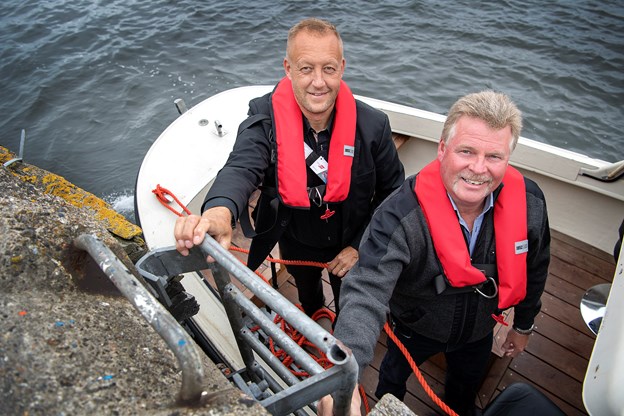 Projektet med at få den førerløse havnebus på vandet, kommer til at strække sig over de kommende år. Det er Kurt Bennetsen (t.v.), der er ankermand, mens Lars Brøndbjerg er teknisk tovholder - og skipper.Foto: Lars Pauli Katrine Schousboe