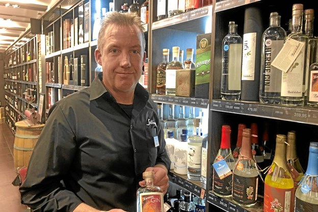 Lars Peter Skaaning glæder sig til at præsentere et bredt udvalg af gin.