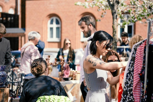 Man kan finde alt fra tøj til grydelapper. Foto: People of Aalborg Camilla Gammelgaard