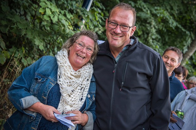 Marianne og Morten Nielsen var kørt fra Aalestrup for at opleve Kim Larsen. - Det kan være det snart er sidste chance for at se ham, lød det fra parret. Katrine Schousboe og Martin Damgård (foto)