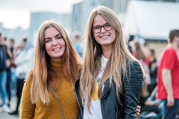 Her ses Amanda Würtz Bunk og Karoline Sparre Klitten, der begge starter på Kommunikation og digitale medier. Camilla Gammelgaard og Lasse Sand (foto)