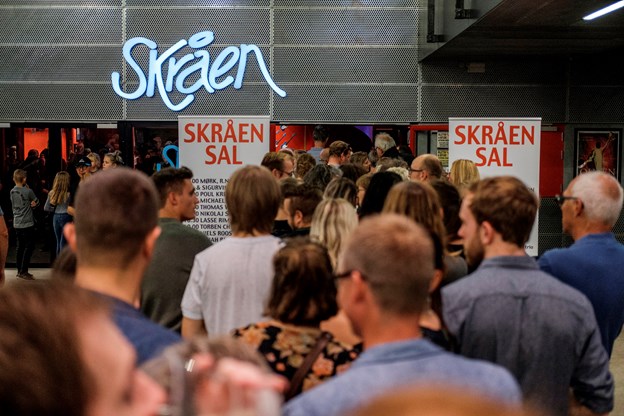 Helt fra dørene åbnede, har der været kø for at komme ind i Skråens Sal og Royal Stage. Katrine Schousboe og Lasse Sand (foto)