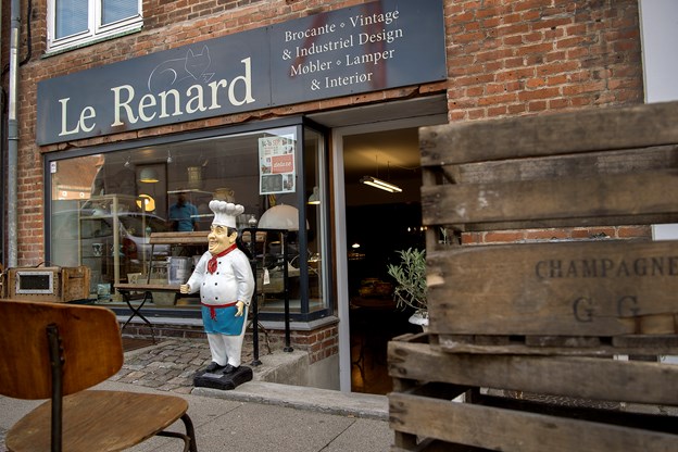 Le Renard har ligget på Budolfi Plads i to år - udover butikken driver parret også webshoppen frengbrocante.com. Katrine Schousboe og Lars Pauli (foto)