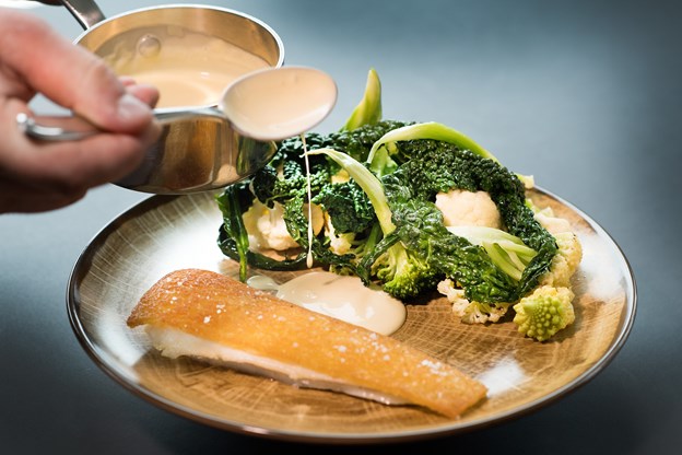 Gourmetmad står den unge koks hjerte nær - og drømmen om at arbejde i en Michelin-restaurant lever i bedste velgående. Anne Helene Kahr Thomsen