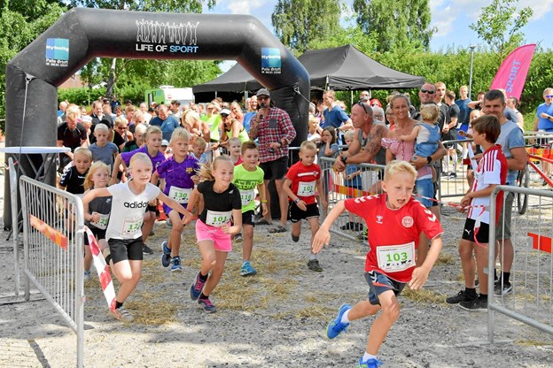 Børn elsker helt generelt sport og fysiske udfoldelser, og når startskuddet først har lydt, så kan man næsten ikke se skosåler for bare røg. Arkivfoto: Life of Sport Torben O. Andersen